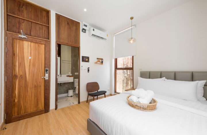ADJOINING ROOM U CHAIKHONG