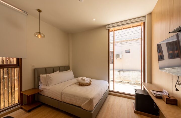 ADJOINING ROOM U CHAIKHONG